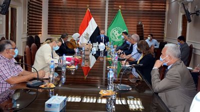 اجتماع بين محافظ القليوبية والبنك الدولي لبحث مشروع إدارة تلوث الهواء في القاهرة الكبرى
