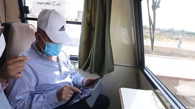 من برج العرب إلى العلمين.. وزير النقل يتفقد مشروع القطار الكهربائي السريع