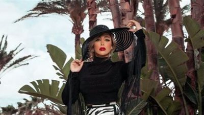 أروى تحتفل باليوم الوطني السعودي بعباءة لافته (صور)