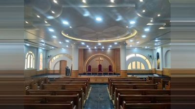 الكهنة في كنيسة القديس أثناسيوس يترأسون قداس الجمعة في مدينة نصر