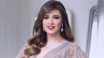 عودة ياسمين عبدالعزيز إلى مصر بعد تخطي أزمتها الصحية