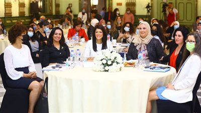 نيفين القباج: المرأة على رأس أولويات برامج وأنشطة 