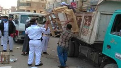 حملات لإزالة الإشغالات وضبط المخالفات بالعاشر من رمضان وأكتوبر الجديدة