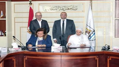 محافظ بني سويف والسفير الكندي يشهدان توقيع مذكرتي تفاهم بين مشروع تعزيز فرص المرأة 