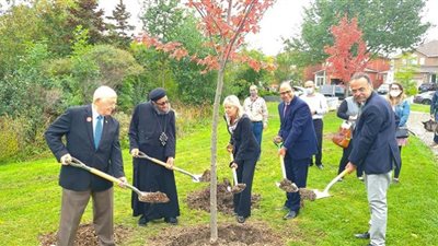 وزيرة الهجرة تهنئ الأب أنجيليوس لتكريمه وإطلاق اسمه على حديقة بكندا