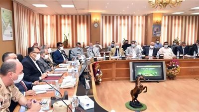 التصدي لظاهرة حرق قش الأرز ومراجعة الإعلانات واتخاذ اللازم حيال المخالف منها بالشرقية