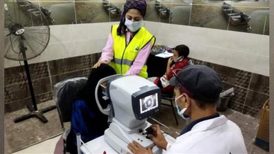 فحص 340 حالة فى قافلة طبية بقرية طلا بالفشن