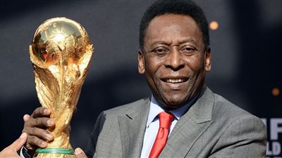 بيليه يطمئن جماهيره على حالته الصحية