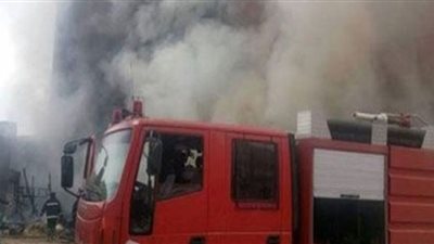 إخماد حريق شب داخل مخزن بأبوالنمرس