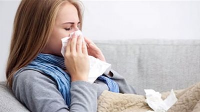 استشاري مناعة يوضح الفرق بين الإصابة بنزلات البرد وفيروس كورونا