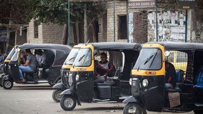 «دفاع البرلمان»: نسعى لتقنين وضع التوك توك.. والسماح لمن بلغوا 16 سنة بقيادة الموتوسيكل