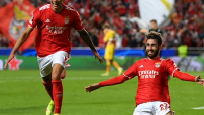 بنفيكا يتلاعب ببرشلونة ويمزق شباكه بالهدف الثالث