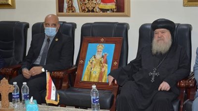 جامعة أسوان تزور الكاتدرائية لتقديم العزاء في الأنبا هدرا مطران المحافظة