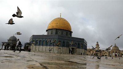 مستوطنون يقتحمون باحات الأقصى بحماية شرطة الاحتلال