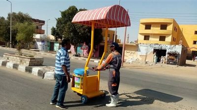 تخصيص عربات نظافة بمظلات شمسية في أسوان
