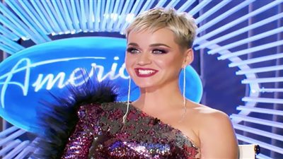 صور وفيديو.. كاتي بيري تتألق بالموف على السجادة الحمراء