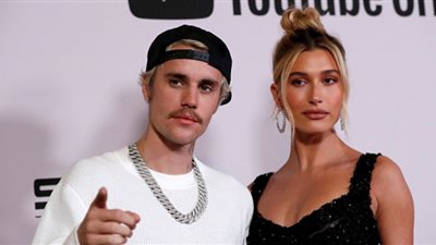 صور.. زوجة جاستن بيبر تحتفل بعيد زواجهما الثالث