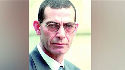 (فيديو) رئيس تحرير الوفد يروي تفاصيل حياته للإعلامي أيمن عدلي