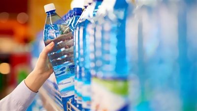 صحية أم ضارة.. هكذا تؤثر المياه المعبأة على الأسنان
