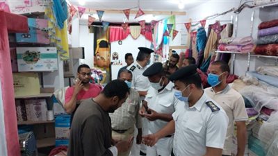 ضبط 7 محال تجارية مخالفة لمواعيد الغلق بجنوب الأقصر