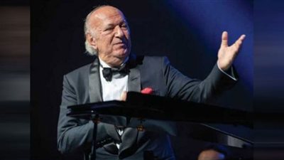 في حفله الأول.. عمر خيرت يصل إلى السعودية