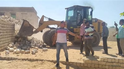 إزالة 11 حالة تعدي على اراضي أملاك الدولة بأسيوط