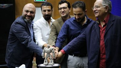 بالصور.. مدرسة السينما الاستقصائية تكرم بيتر ميمي عن فيلم موسى