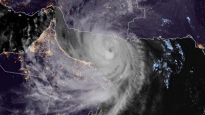 في عمان وإيران .. إعصار 