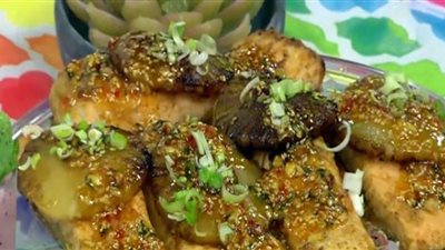 زيِّني سفرتك وحضري سلمون مع الأناناس