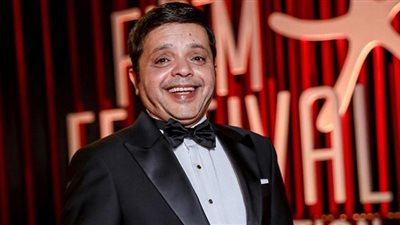 على طريقته.. محمد هنيدي يُعلّق على عُطل فيسبوك