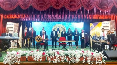 وفد طلابي بجامعة أسيوط يشارك في فعاليات المهرجان الغنائي للمتخصصين