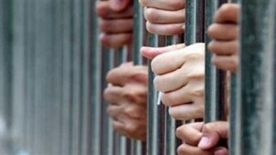 التحقيق مع المتهم بقتل فلاح في الصف