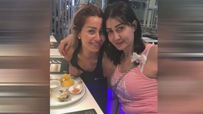 بهذه الصورة| الاستايلست عبير الأنصاري تستعد لتفجير مفاجئة تجمع بين غادة عبد الرازق وابنتها
