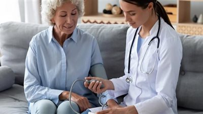 تحذير طبي.. ارتفاع ضغط الدم في سن الـ 40 قد يسبب الإصابة بمرض خطير