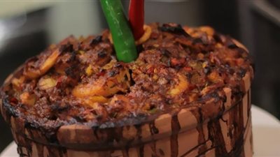 على خطى الشيف الشربيني.. طريقة تحضير طاجن سمك بالصلصة