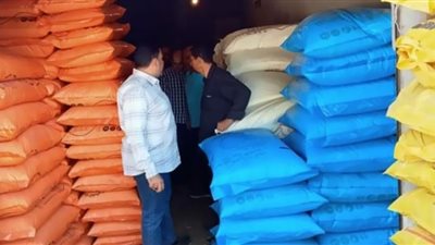 بنى سويف : ضبط 100 شيكارة سماد كيماوي مدعم قبل بيعها بالسوق السوداء