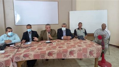 تعليم المنشاه بسوهاج يناقش استعدادات العام الدراسي الجديد
