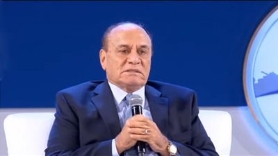 (فيديو) السيسي مشيدا باللواء سمير فرج: عمر العين ما هتترفع عن الحاجب
