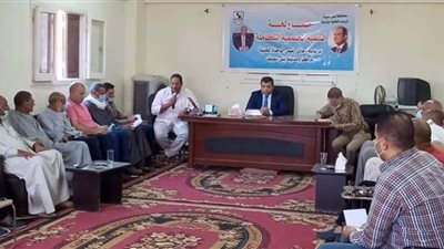 رئيس مدينة بني سويف يناقش الأوضاع ومتطلبات قرية باروط مع الاهالى والتنفيذيين