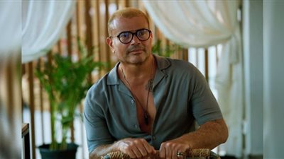 عمرو دياب يروّج لثاني أغنيات ألبومه الجديد 