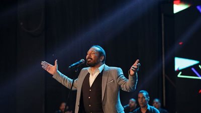علي الحجار يشعل أجواء احتفالية نصر أكتوبر في مسرح الزمالك (صور)