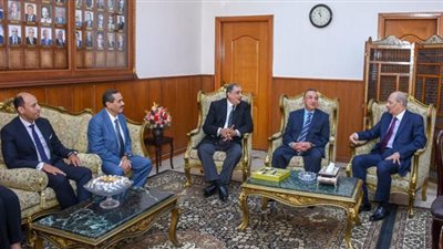 محافظ الإسكندرية يُهنئ رئيس محكمة استئناف الإسكندرية بمناسبة توليه المنصب