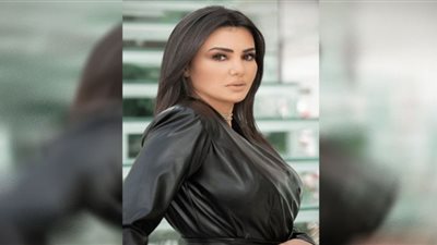 وجه القمر دينا فؤاد: 