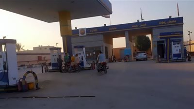 الهدوء يسيطر على محطات بيع الوقود بالفيوم بعد زيادة أسعار البنزين