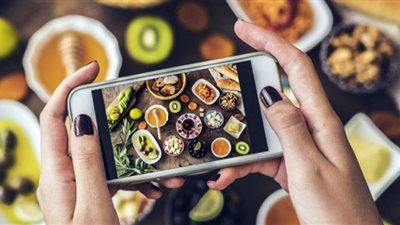 أضرار غير متوقعة لمشاركة صور الطعام على مواقع السوشيال ميديا