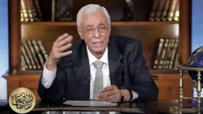 حسام موافي يحدد بدائل الملح لمريض الضغط ويحذر: الأكل خارج المنزل ممنوع (فيديو)
