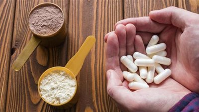 بالفيديو.. عادة خطيرة نفعلها أثناء تناول المكملات الغذائية