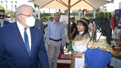 رئيس جامعة القاهرة يطمئن على إتمام الاستعدادات للعام الدراسي الجديد.. صور