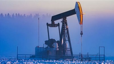 النفط يتجه لتسجيل سابع مكسب أسبوعي بـ 4.5%