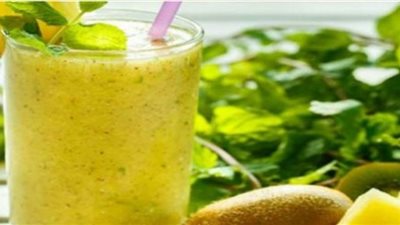 على العشاء حضري كوكتيل كيوي بالأناناس